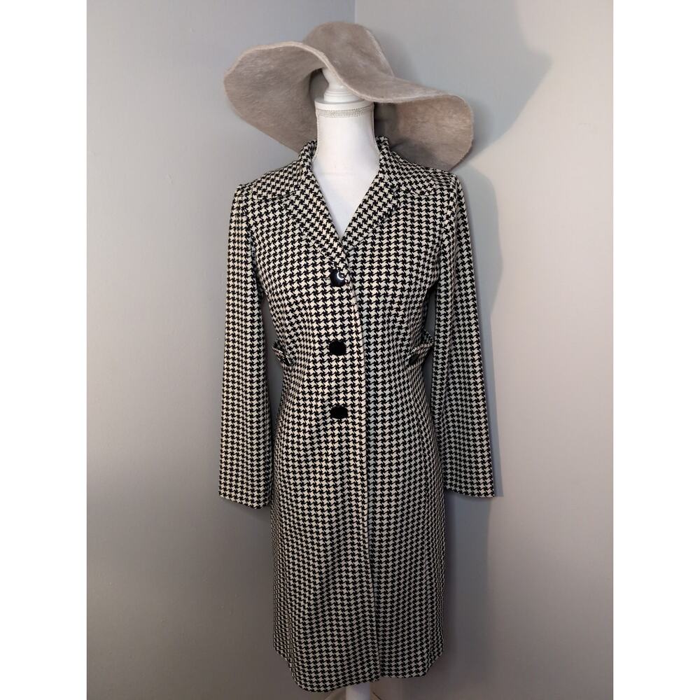 Julian Taylor NY chic statement houndstooth black and ivory sz 8 coat
